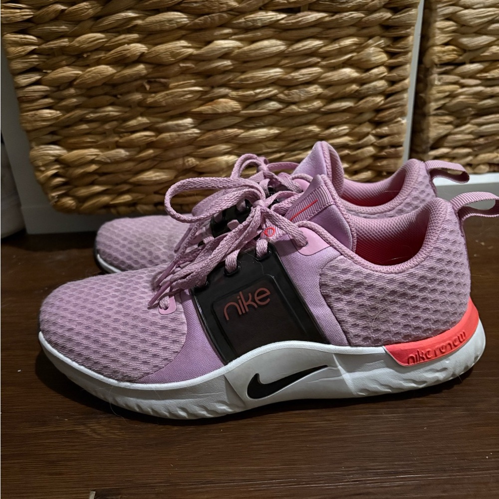 Purple Nikes size 8.5